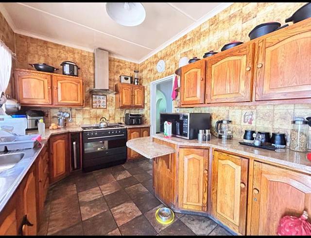 4 BEDROOM HOUSE FOR SALE IN SELCOURT